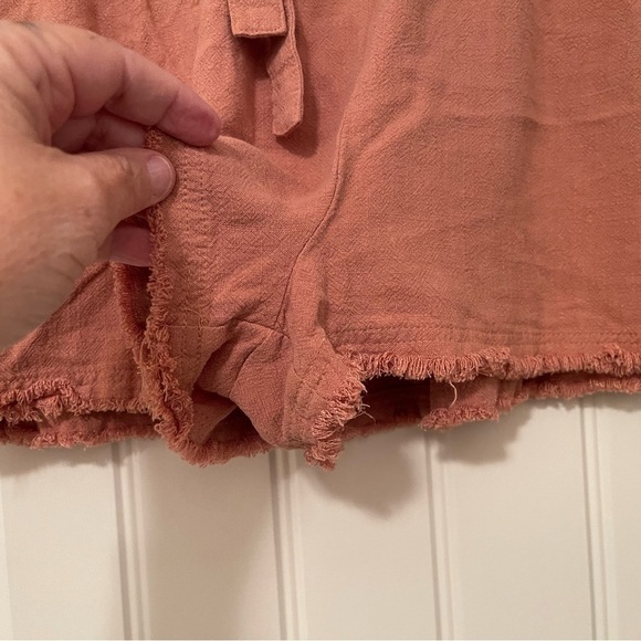 Umgee‎ + Linen women’s Blend Pull On Shorts Size M Elastic Waist , Frayed hem. - Picture 3 of 9